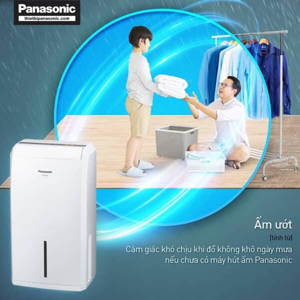Sử dụng Máy hút ẩm Panasonic F-YCT10V để loại bỏ cảm giác ẩm ướt trên quần áo vào những ngày mưa