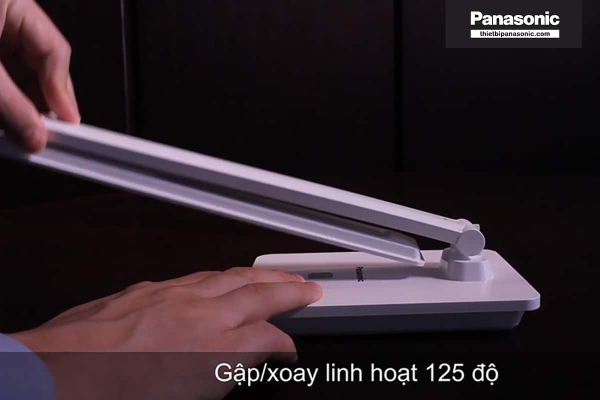 Trục dưới của Đèn bàn Panasonic HH-LT062919 có thể gập xoay 125 độ