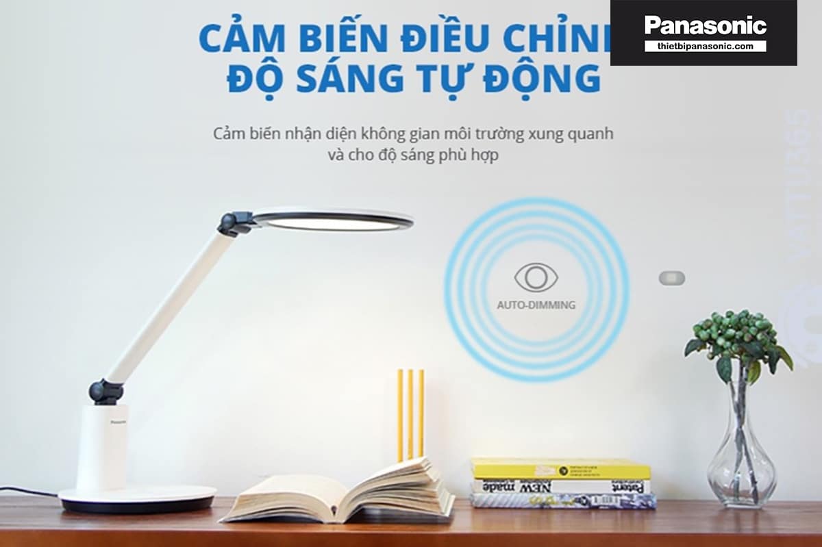 Cảm biến trên Đèn bàn Panasonic HHLT062319 giúp điều chỉnh ánh sáng tự động phù hợp với điều kiện môi trường tự nhiên