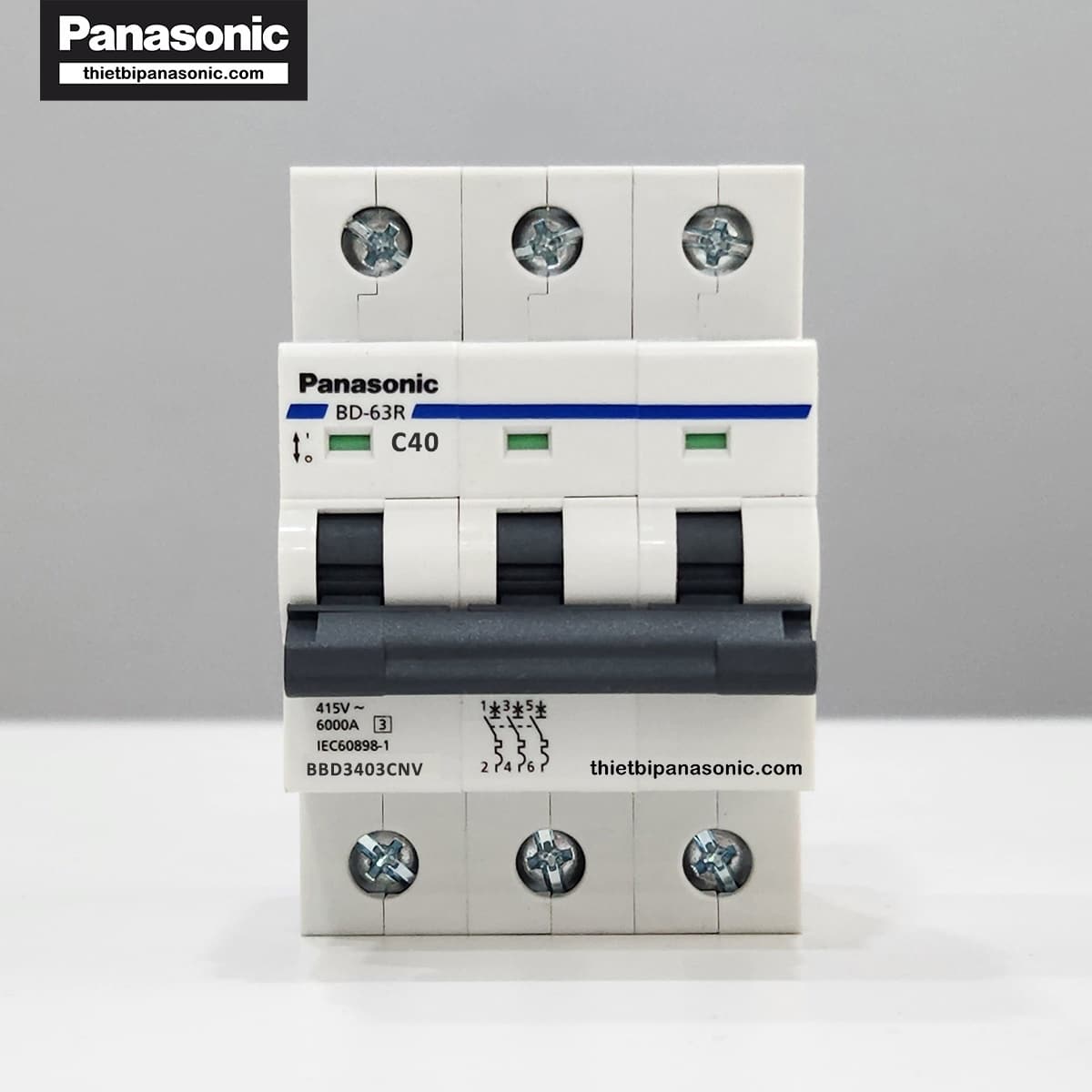 MCB Panasonic 3P 40A 6kA BBD3403CNV ở trạng thái tắt