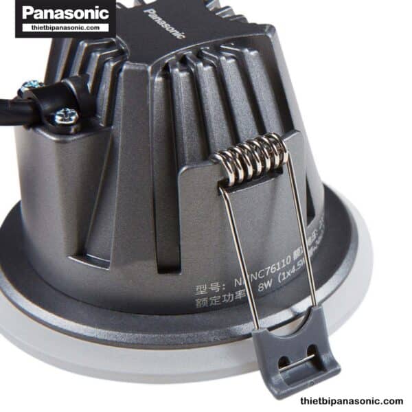 Đèn LED âm trần Panasonic LGP Series viền nhỏ NNNC7611188 (11W), NNNC7611288 (13W) có phần thân đèn được làm bằng nhôm