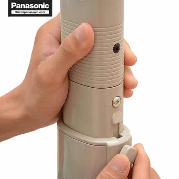 Thân Quạt cây Panasonic F-409KBE có thể điều chỉnh độ cao linh hoạt