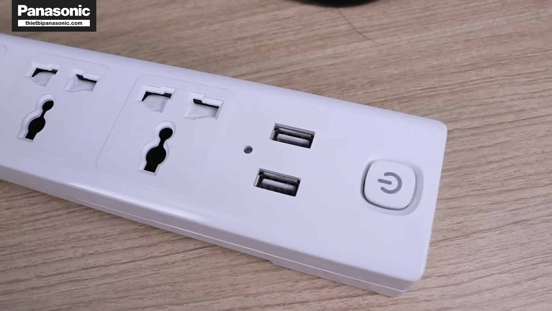 Đèn báo của Ổ cắm USB sẽ báo màu xanh khi thiết bị di động được sạc đầy pin