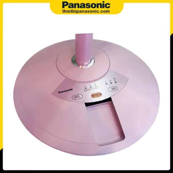 Khu vực điều khiển của Quạt cây Panasonic F-308NHP màu hồng nằm bên dưới chân quạt