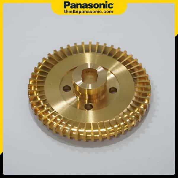 Cánh quạt bơm nước Panasonic 350W có màu vàng đồng