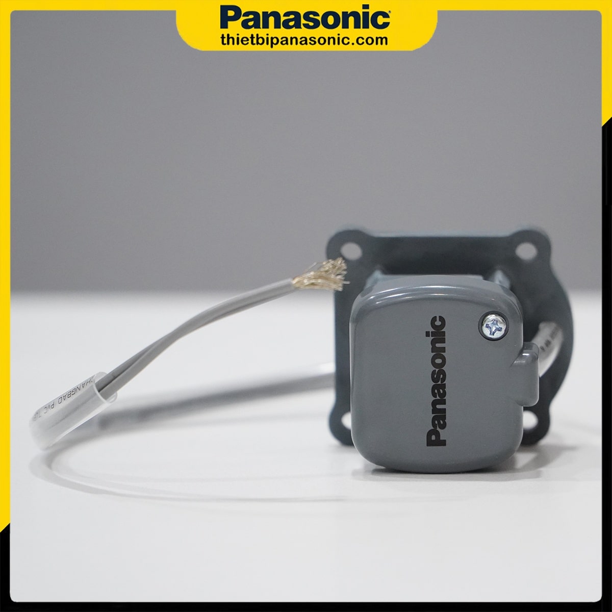 Mặt trước của rơle điện tử bơm tăng áp Panasonic